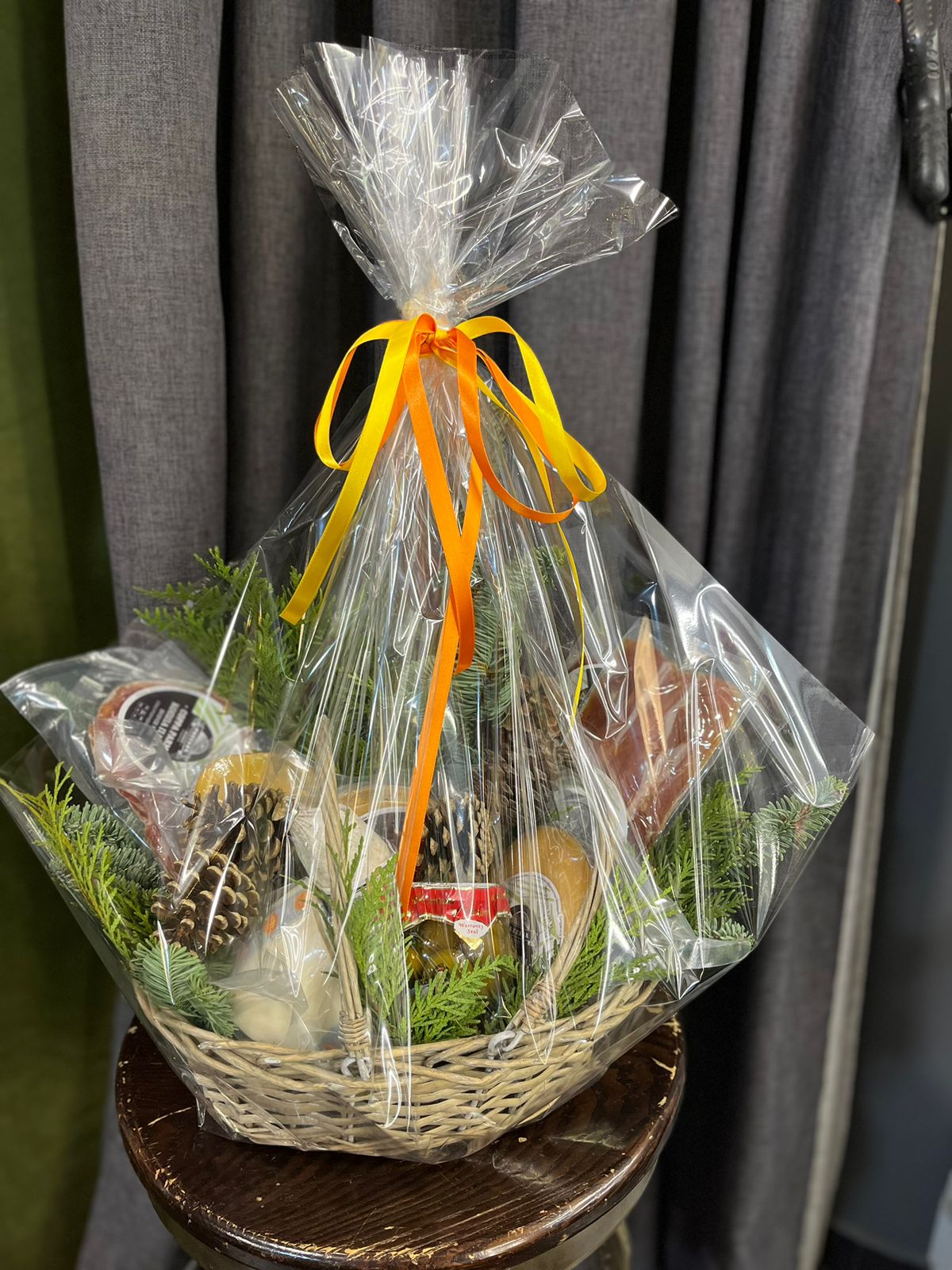 Подарочный набор в корзине