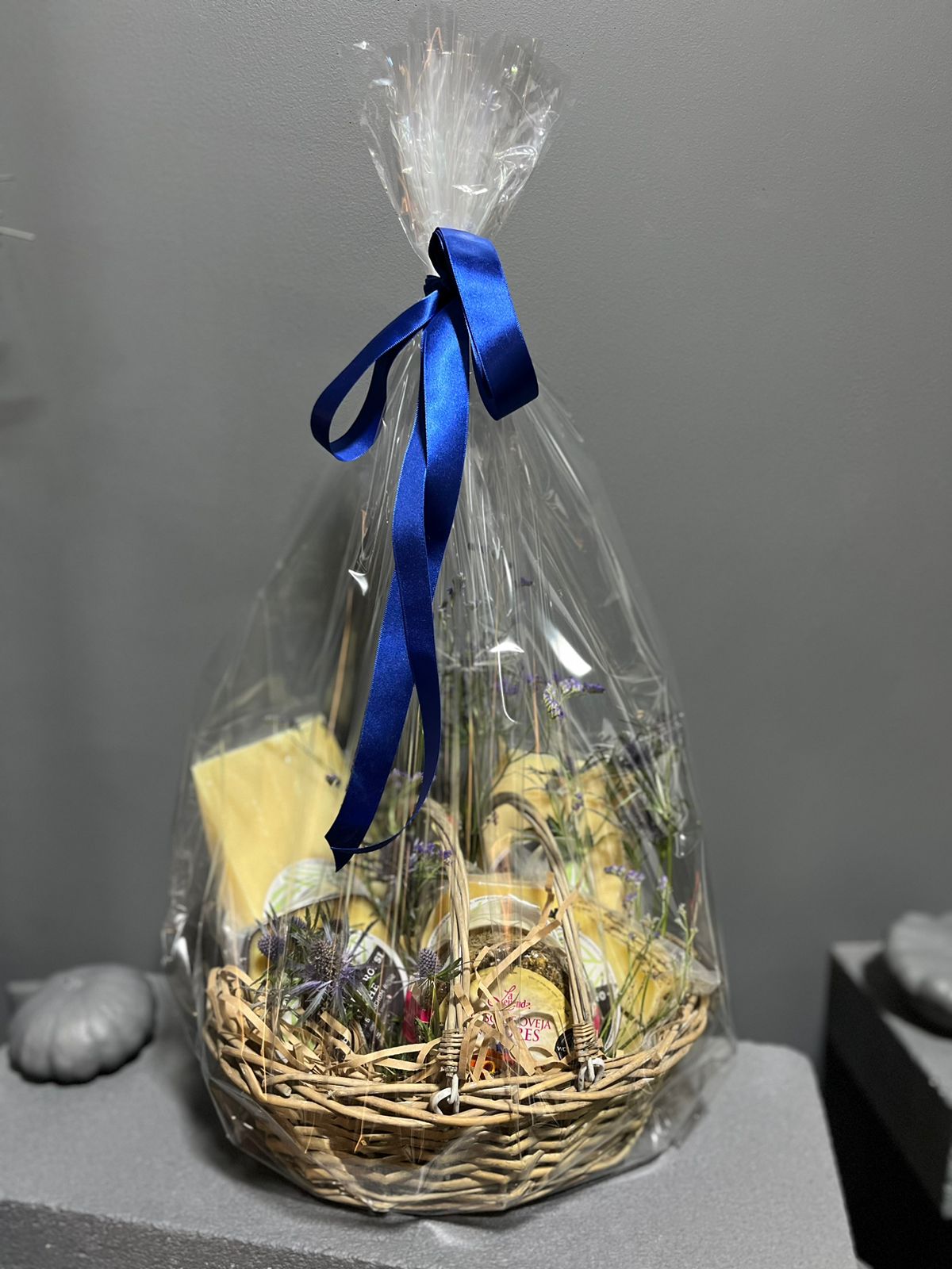 Подарочный набор в корзине