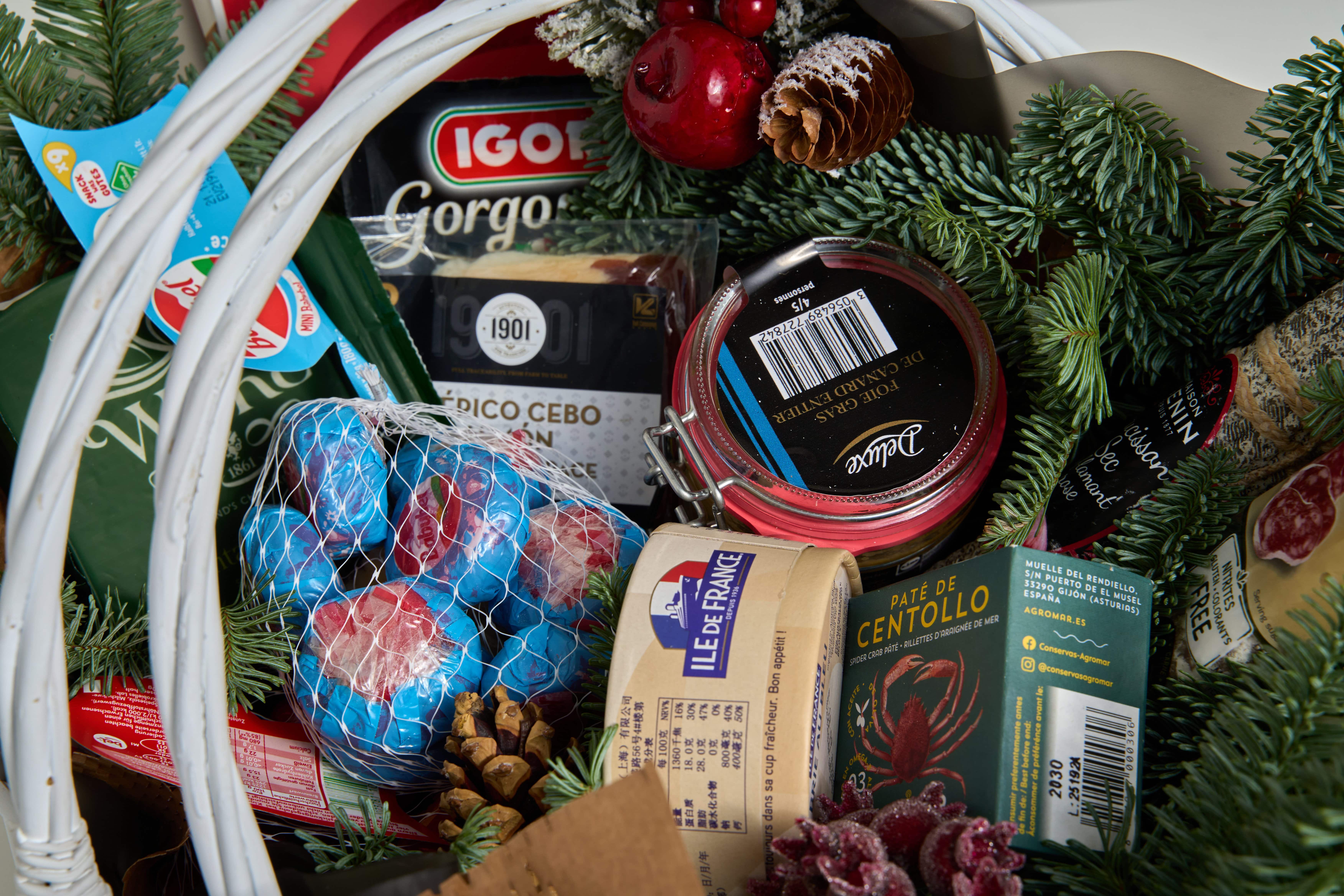 Подарочный набор в корзине