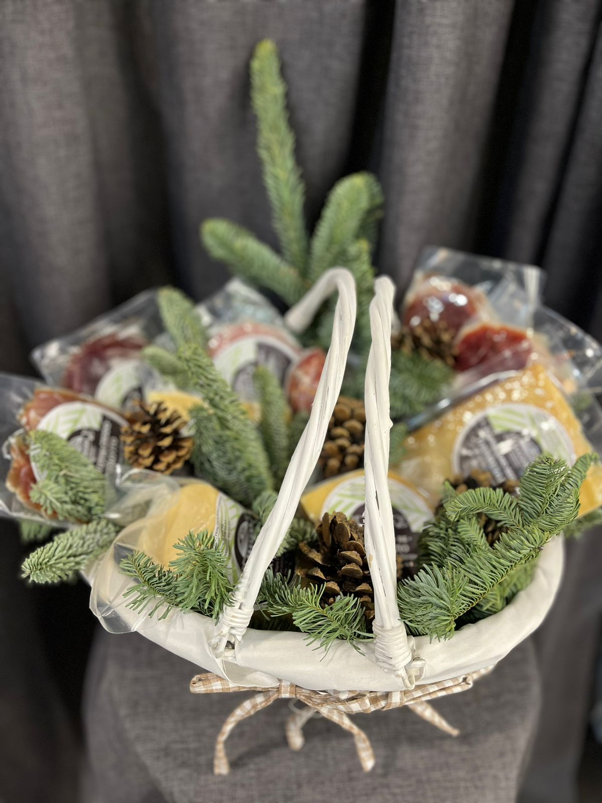 Подарочный набор в корзине