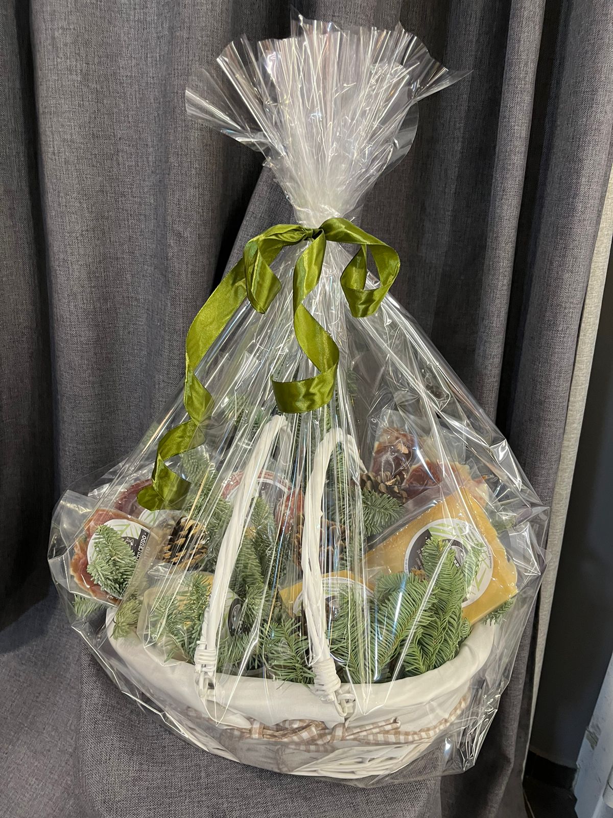 Подарочный набор в корзине